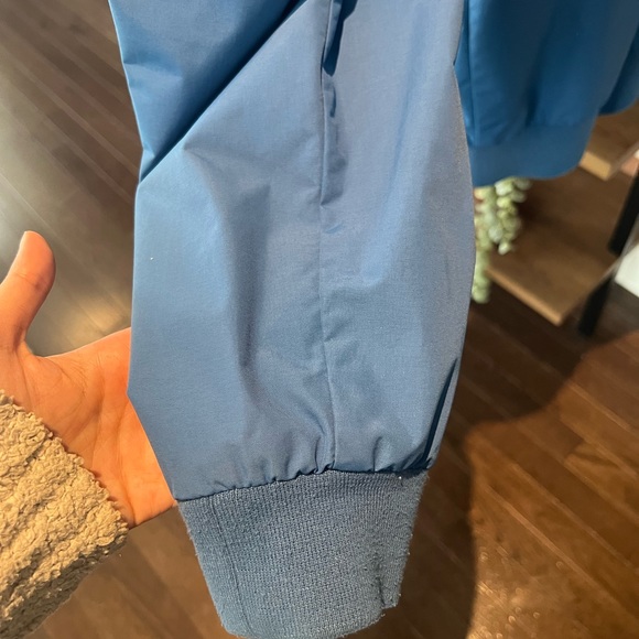 Men’s Lacoste Wind Breaker - Picture 5 of 5